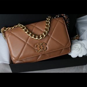 🚫SOLD🚫 AUTHENTIC CHANEL 19 CARAMEL WOC